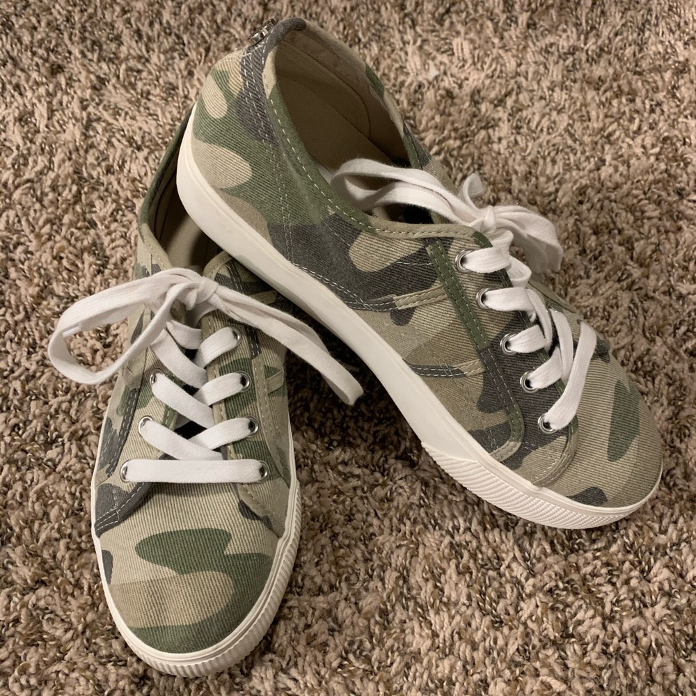 Steve Madden Camo Platform Sneakers
